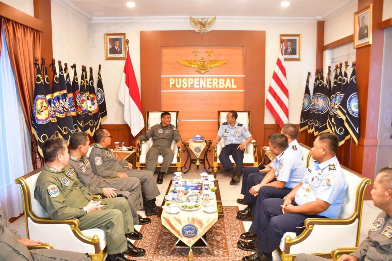 Wakil Komandan Puspenerbal Terima Courtesy Call Kadispen TNl AU