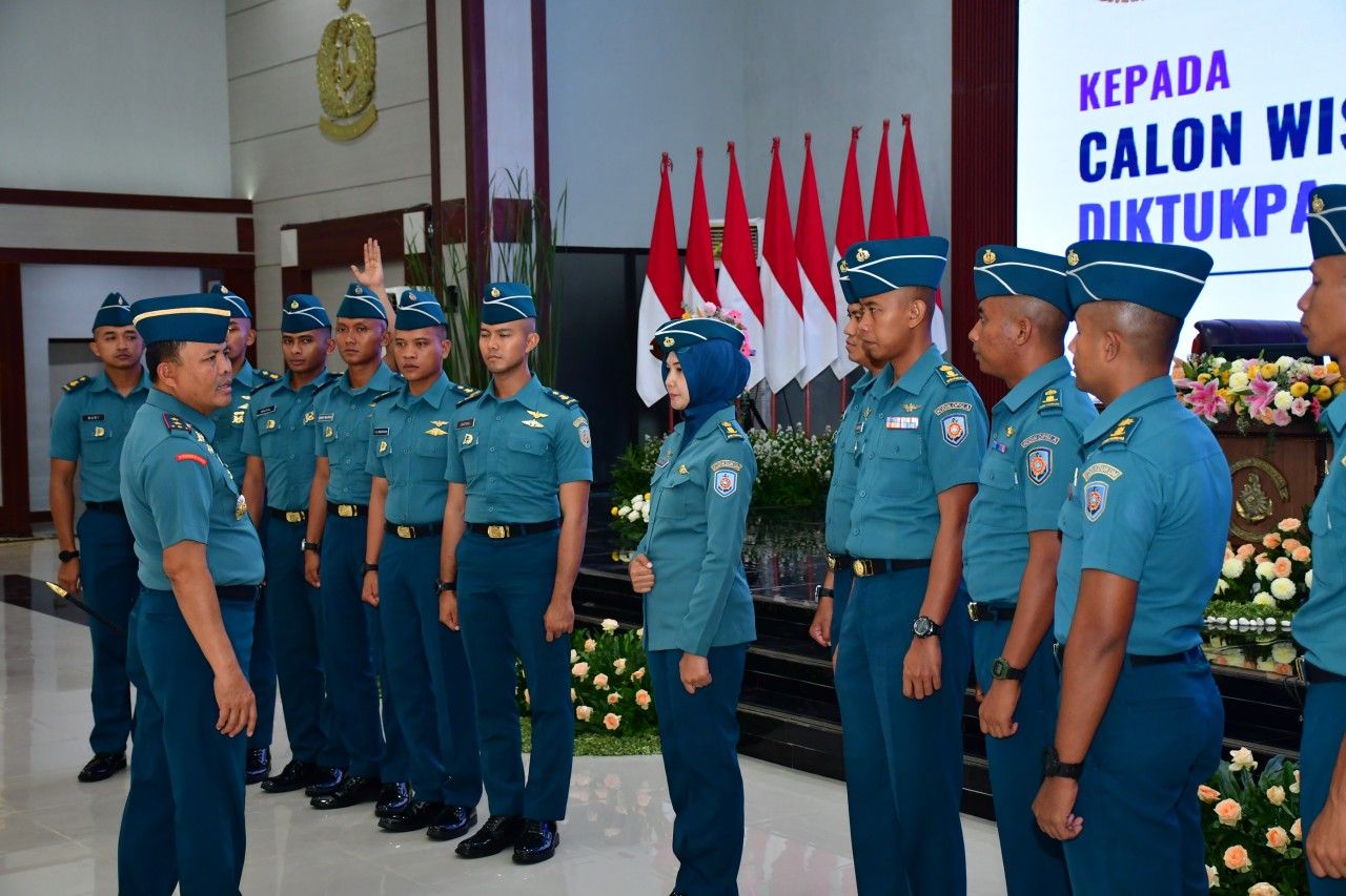 Jelang Praspa, Komandan Puspenerbal Hadiri Pembekalan Kasal kepada 201 Calon Wisudawan Diktukpa TNI AL LIV 2024