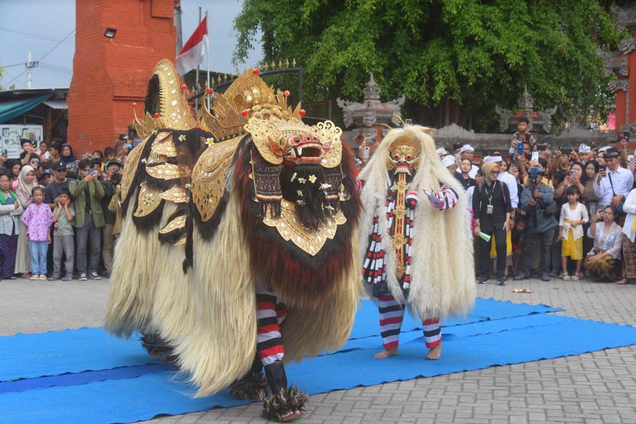 Sambut Tahun Baru Saka 1947, Pangkoarmada II Hadiri Pawai Ogoh-Ogoh
