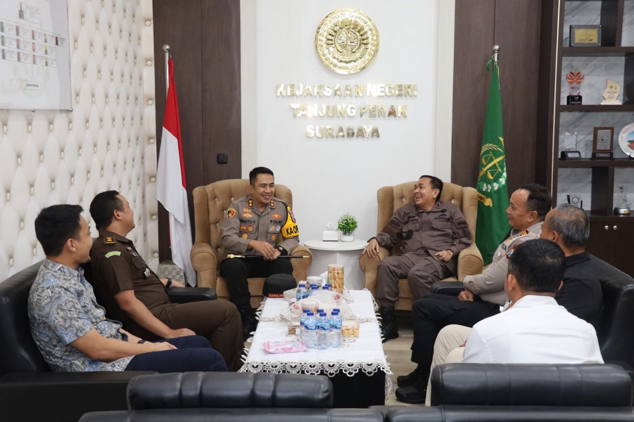 Menjembatani, Kapolres Tanjung Perak Bersilaturahmi ke Kejari, Tegaskan Sinergi Lintas Lembaga