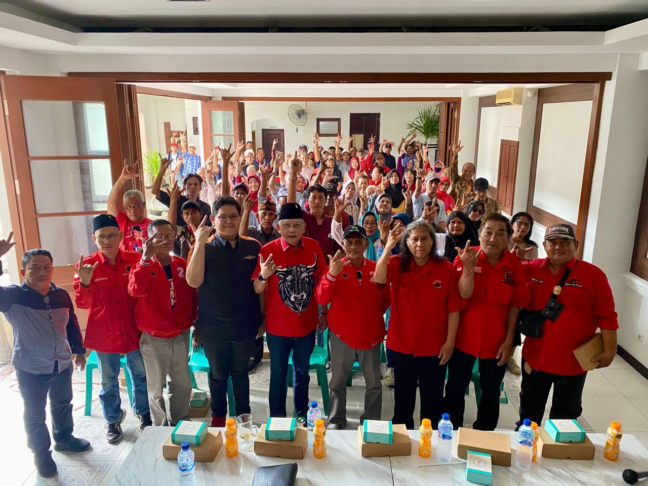 Anggota DPRD Kota Surabaya, H. Tri Didik Adiono, S.Sos Serap Aspirasi Masyarakat Tegalsari, Minggu, (11/05/2025).