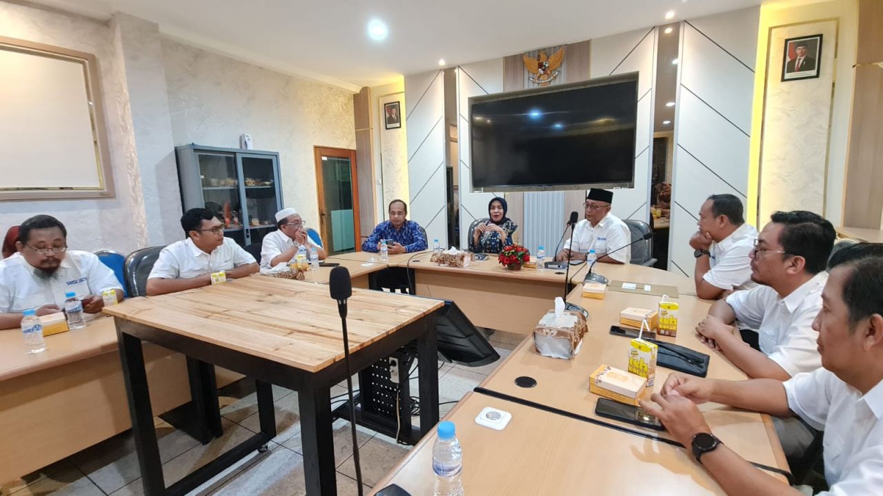 SMSI Jatim Bahas Tantangan Media Online Bersama Rektor Unitomo