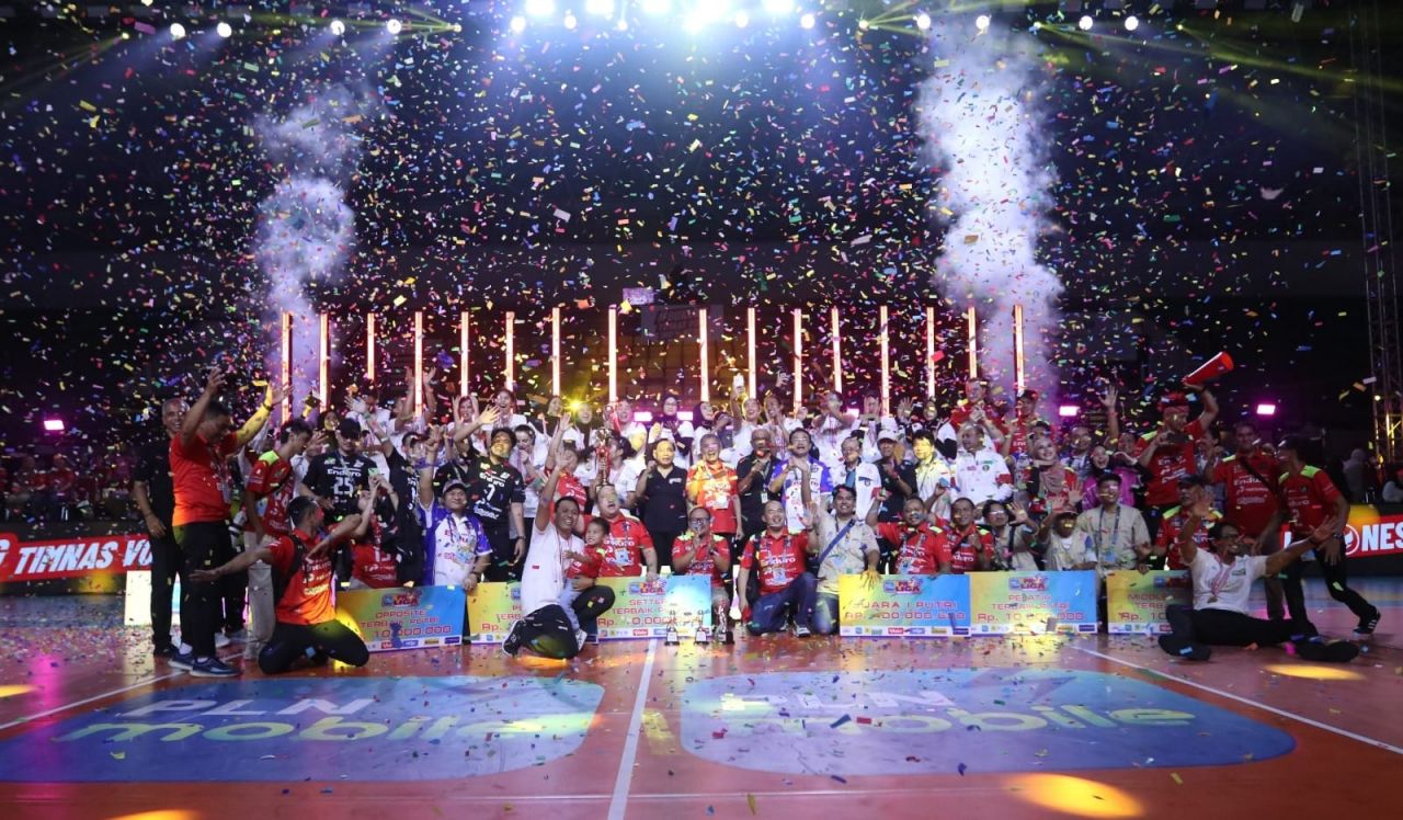 UPP Proliga 2025 kepada tim putri Jakarta Pertamina Enduro