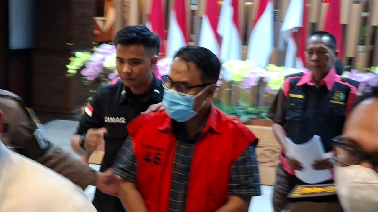 Mantan Pejabat Dinas PU Surabaya Ditahan: Diduga Terlibat Gratifikasi dan Pencucian Uang