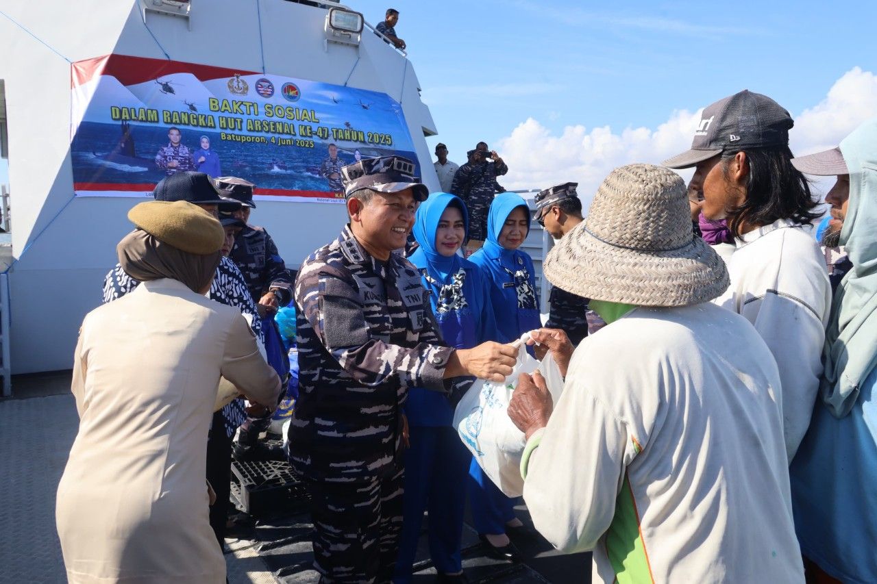 Aksi Peduli Terhadap Nelayan Pesisir Kamal Warnai Peringatan HUT Ke-47 Arsenal