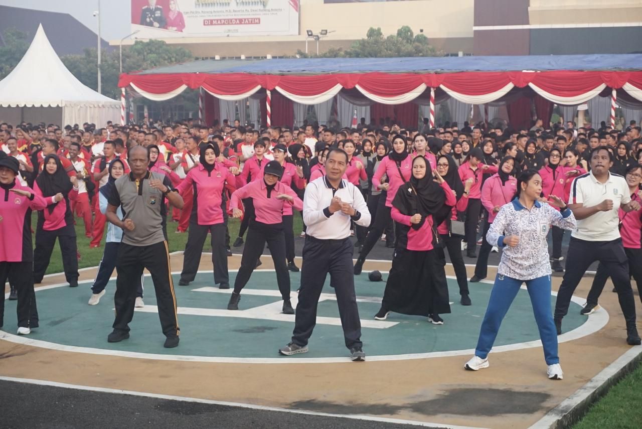 Sambut Hari Bhayangkara ke-79 Pangkoarmada II Hadiri Olahraga Bersama TNI-Polri dan Forkopimda Jatim