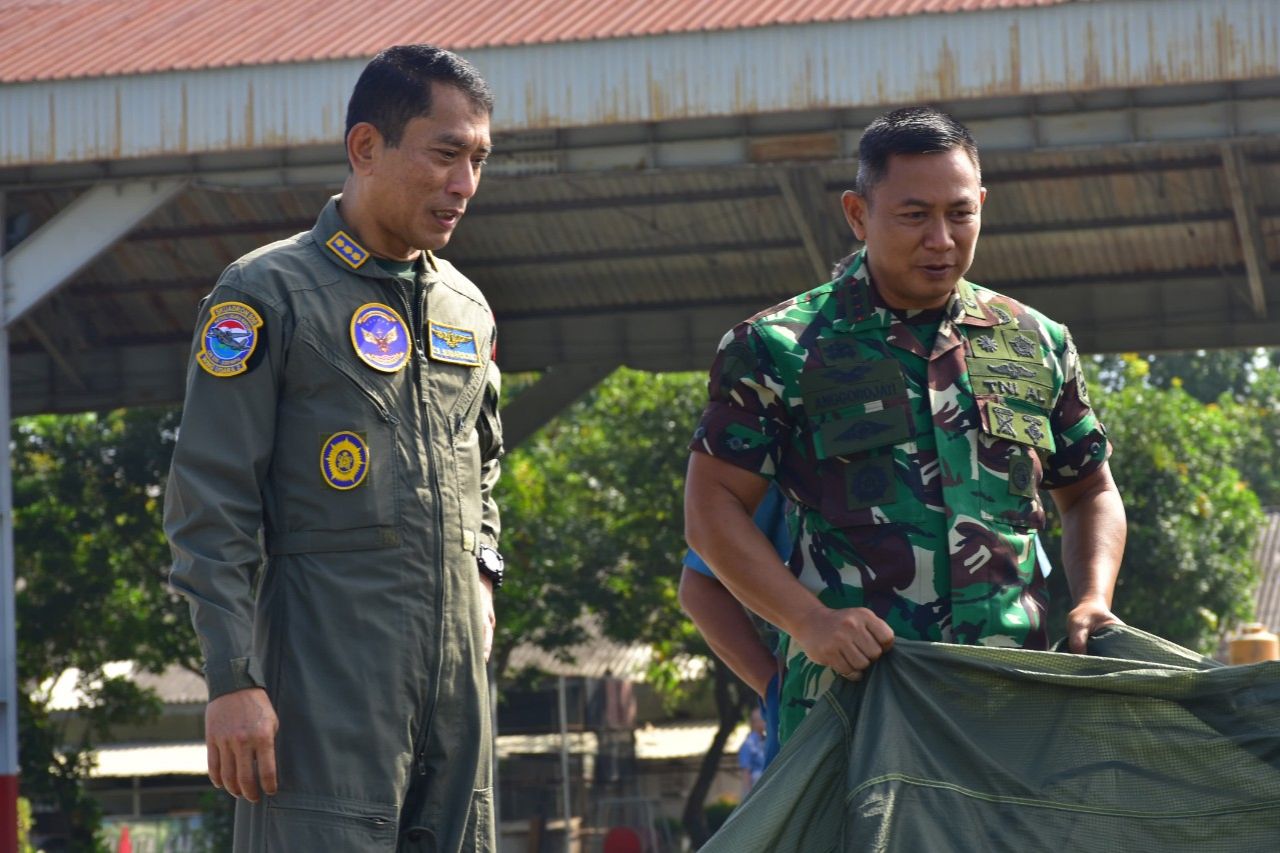 Dirops Puspenerbal Saksikan Uji Fungsi Terjun Parasut Static Tahun 2025