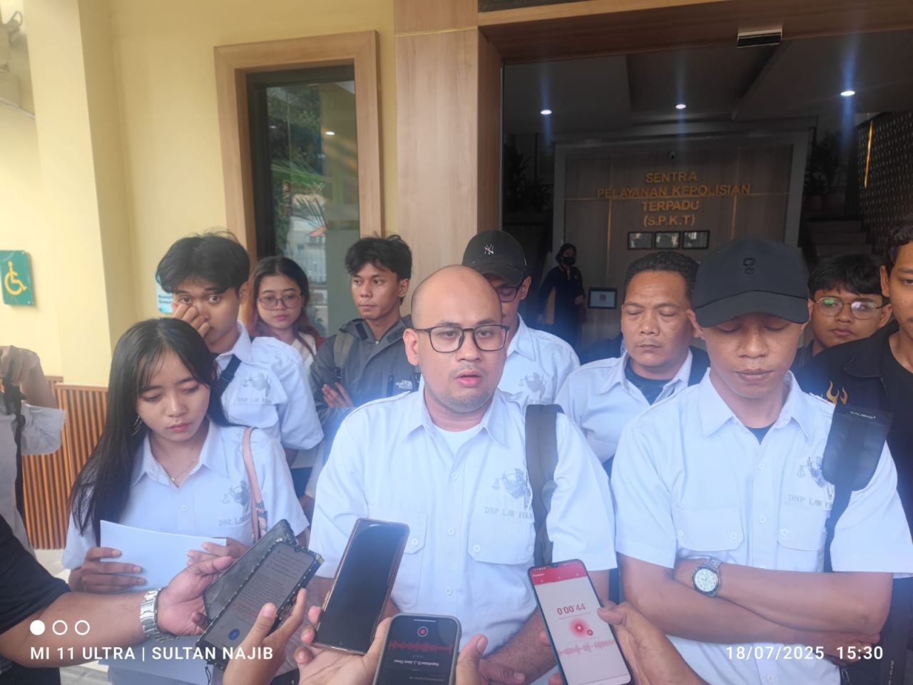 Relawan Mimik Idayana Laporkan Dugaan Fitnah ke Polda Jatim: “Kami Tidak Akan Tinggal Diam”