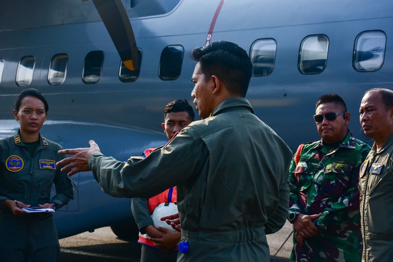 TNl AL Kerahkan Pesud CN 235-220 dari Wing Udara 2 Puspenerbal Dukung Operasi SAR KMP Tuna Pratama Jaya