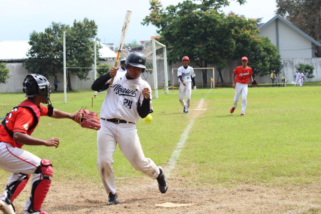 Tim Softball Putra Madiun dan Softball Putri Ngawi Tembus Semifinal Softball Porprov IX Jatim 2025