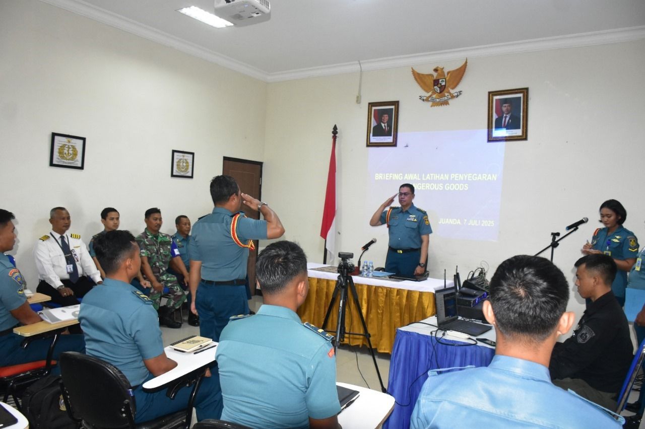 Kolat Penerbal Gelar Latihan Penyegaran Dangerous Goods TA 2025 Bagi Awak Pesud TNl AL