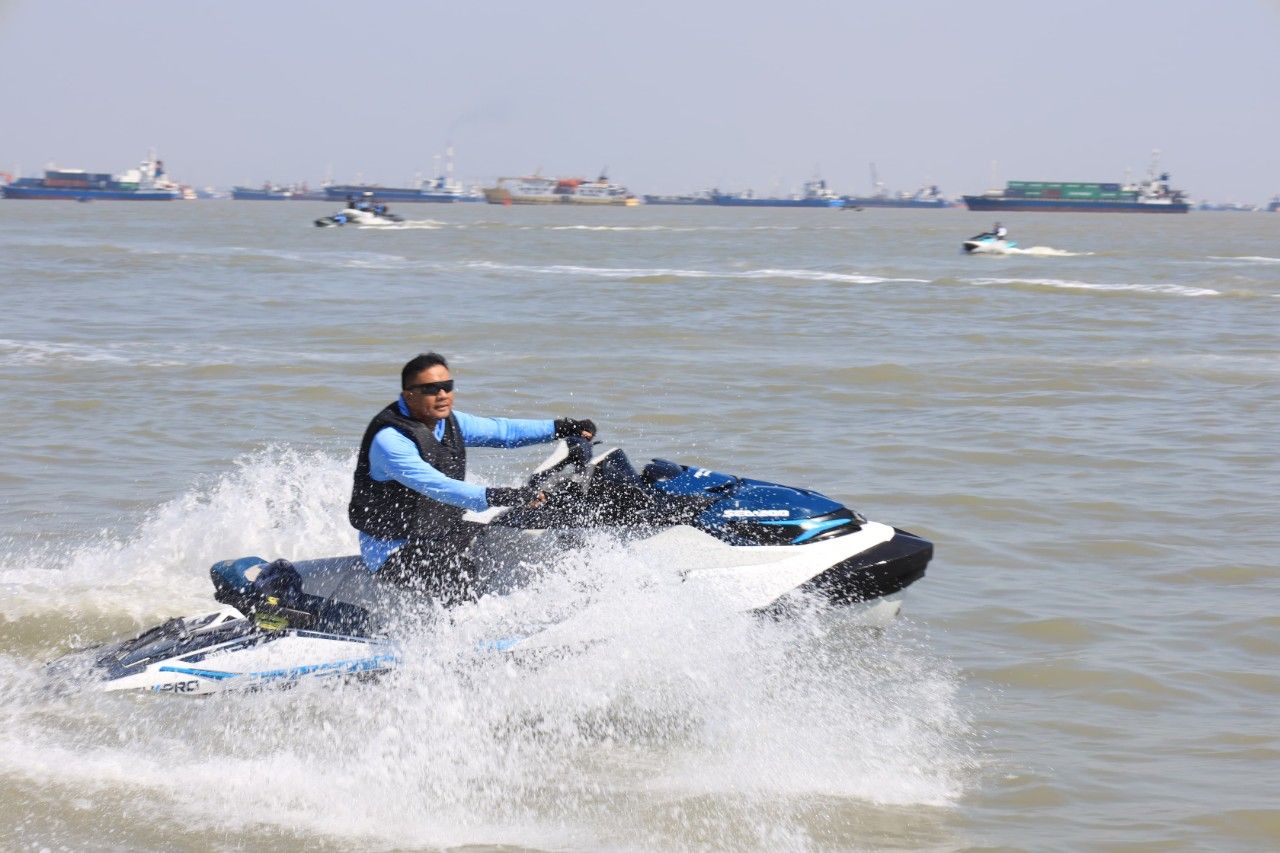 Komandan Puspenerbal Hadiri Naval Events Fin Swimming Selat Madura Piala Kasal 2025