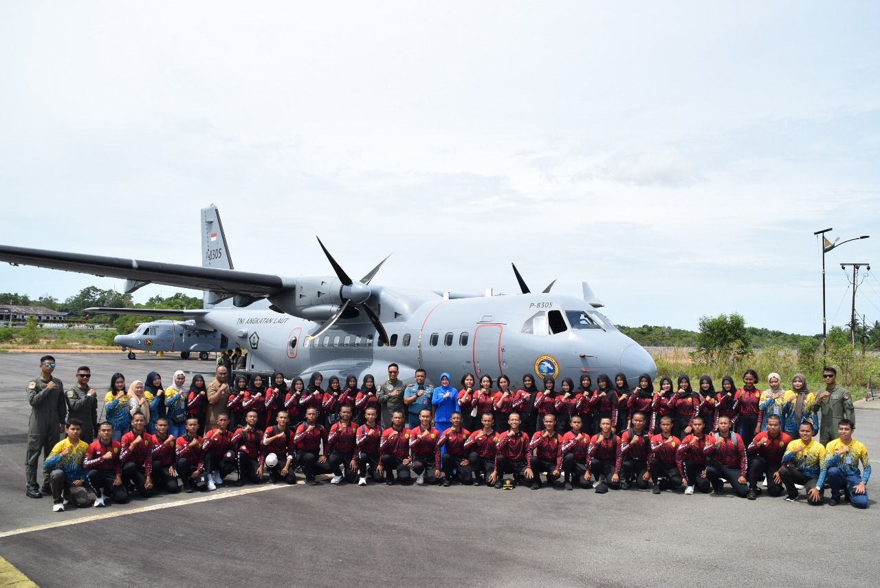 Wing Udara 1 Puspenerbal Beri Kesempatan Joy Flight Paskibraka Kota Tanjungpinang