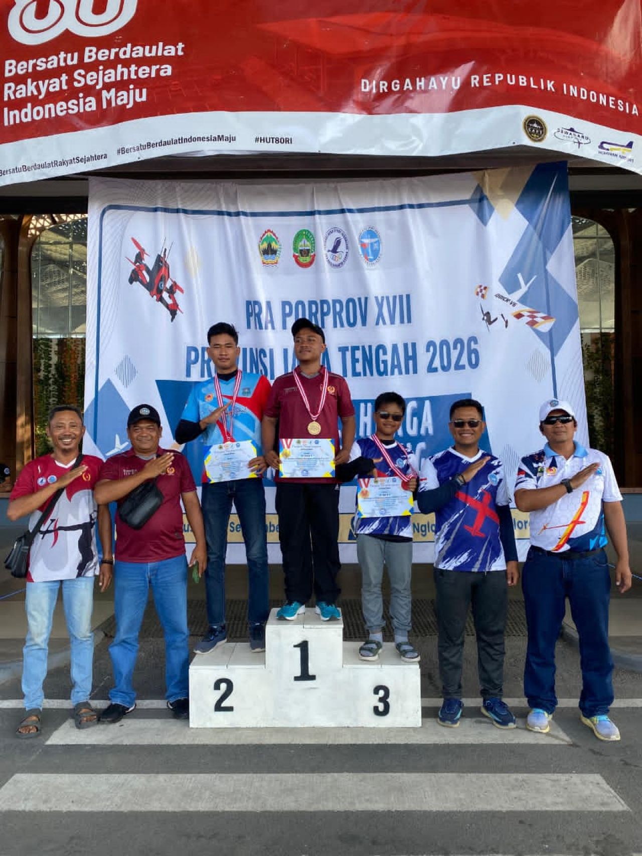 Perwira Skuadron Udara 700 Wing Udara 2 Puspenerbal Boyong Sejumlah Medali Cabor Aeromodelling