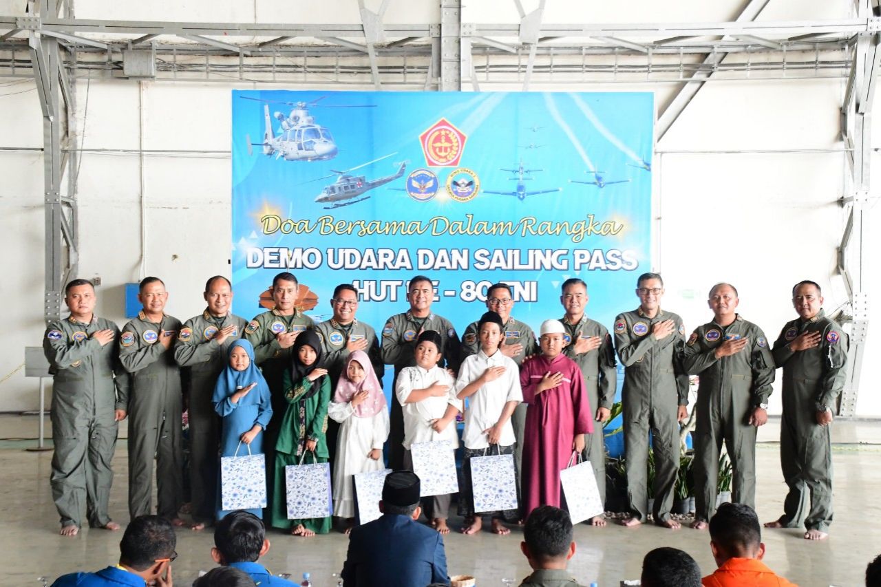 Doa Bersama dan Santuni Anak Yatim Warnai Keberangkatan Satgas Demo Udara dan Fly Pass HUT ke-80 TNl