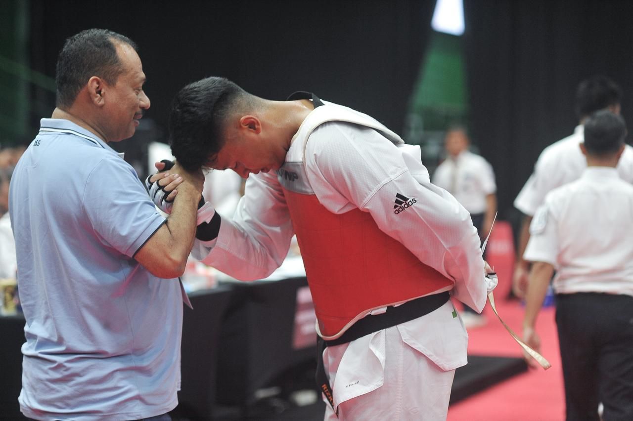 Rizki Anugrah Pertahankan Emas Taekwondo untuk Jawa Timur di PON Bela Diri 2025