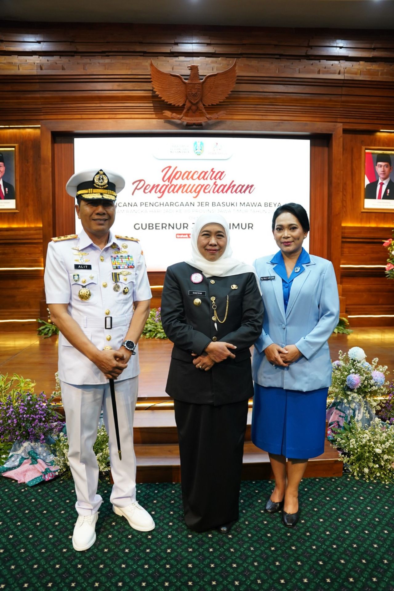 HUT Ke-80 Provinsi Jatim, Pangkoarmada II Dianugerahi Gubernur Jawa Timur “Lencana Emas Jer Basuki Mawa Beya”