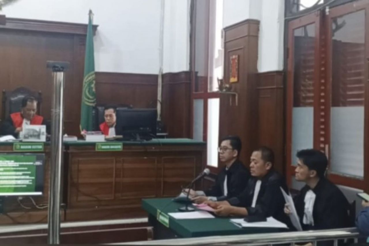 Kuasa Hukum, Direktur PT.SHC Kooperatif Dalam Sidang