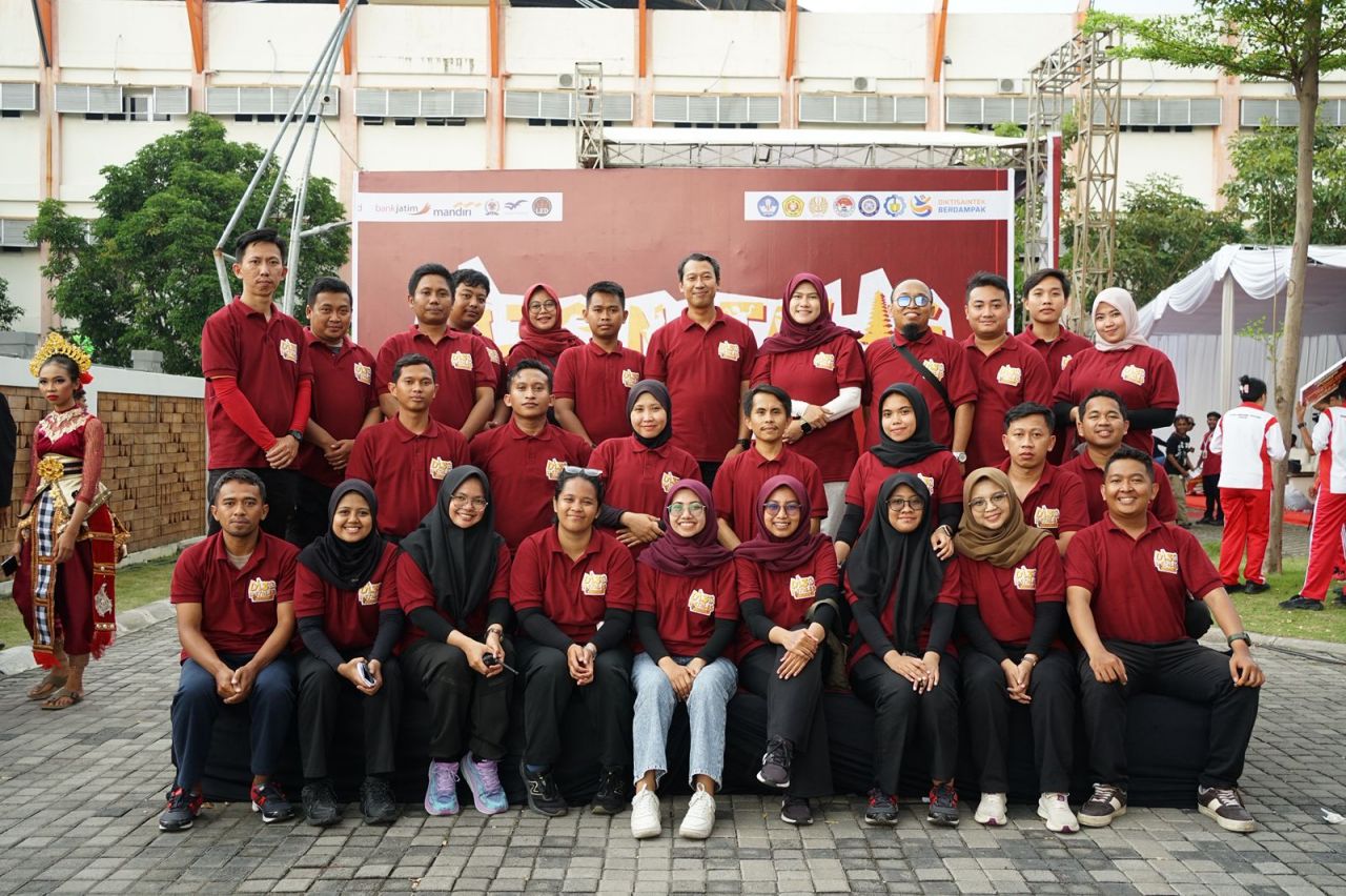 Semangat Nusantara Menggema di Fun Walk Dies Natalis AMN Surabaya