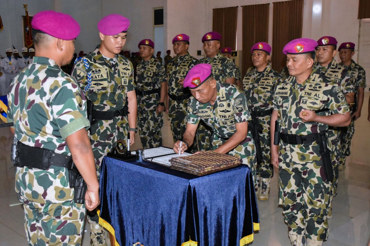 Kolonel Marinir Marhabang Resmi Jabat Komandan Resimen Artileri 2 Marinir