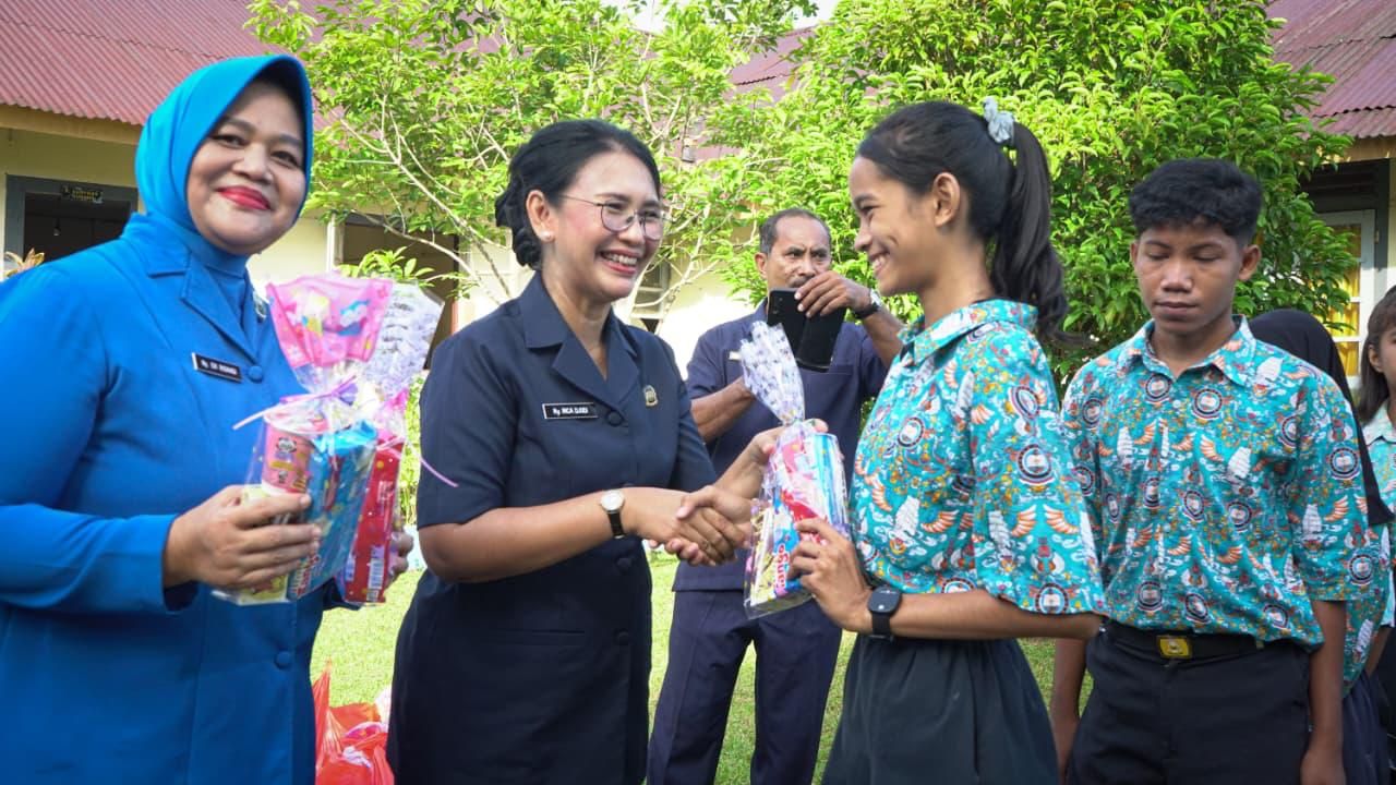 Rayakan HUT Yayasan Hang Tuah, Ketua Daerah Kodaeral IX Gabungan Jalasenastri Koarmada RI Berikan Kejutan
