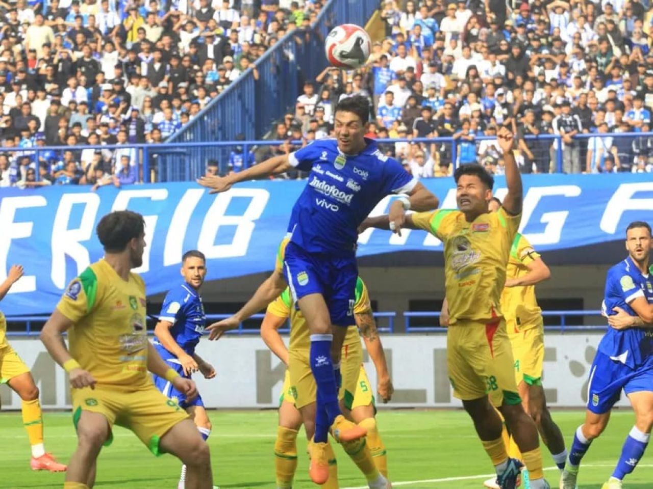 Jelang Persebaya vs Persib: Maung Bandung Bawa Modal 5-0, Tavares Siapkan Strategi di GBT