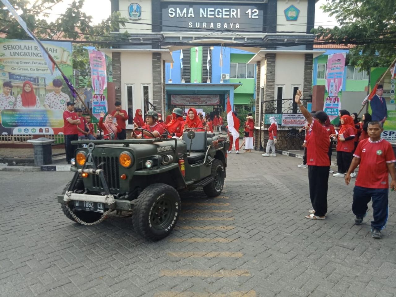 Semanggi Merawat Kemerdekaan, SMAN 12 Surabaya Padukan Nasionalisme dan Religiusitas