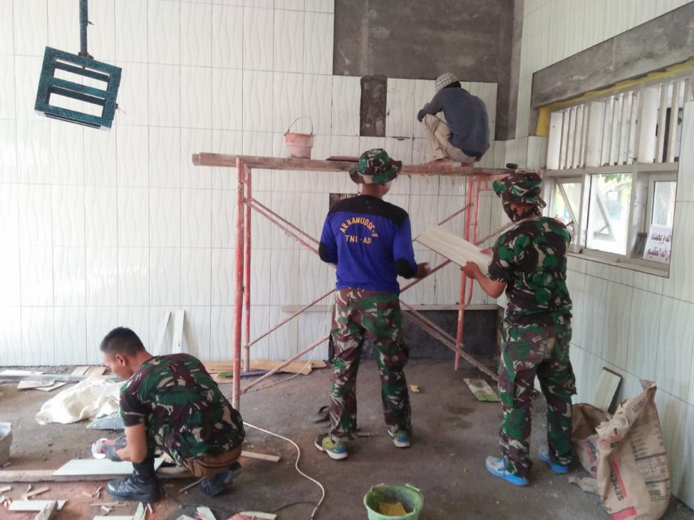 Sekolahan SDN Kupang Menjadi Sasaran Fisik TMMD ke 106 Kodim Sidoarjo