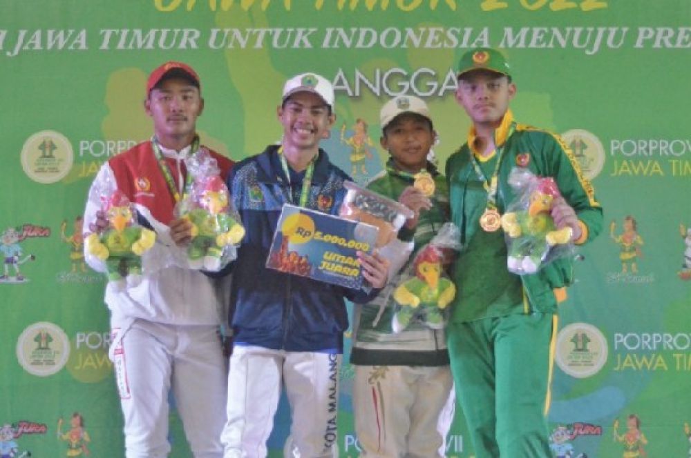 Emas Pertama Cabor Anggar Porprov VII Jatim 2022 Diraih Kota Malang dan Kabupaten Malang  