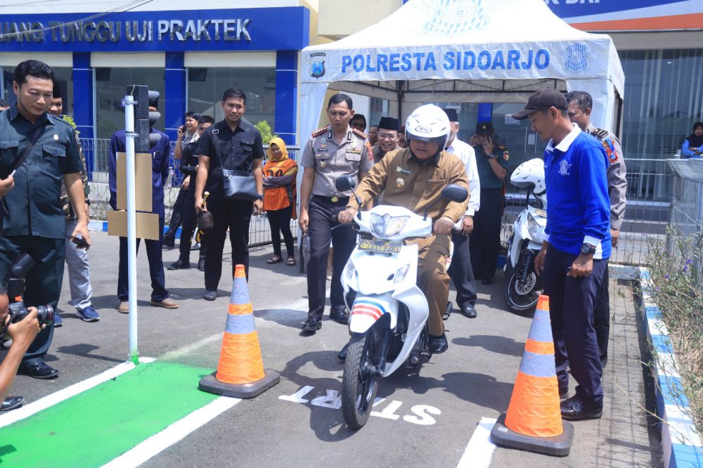 Bupati Sidoarjo Jajal Smart Driving Test