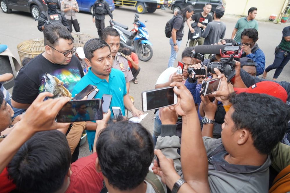 Polisi Grebek Arena Sabung Ayam di Kenjeran, 16 Orang Diamankan