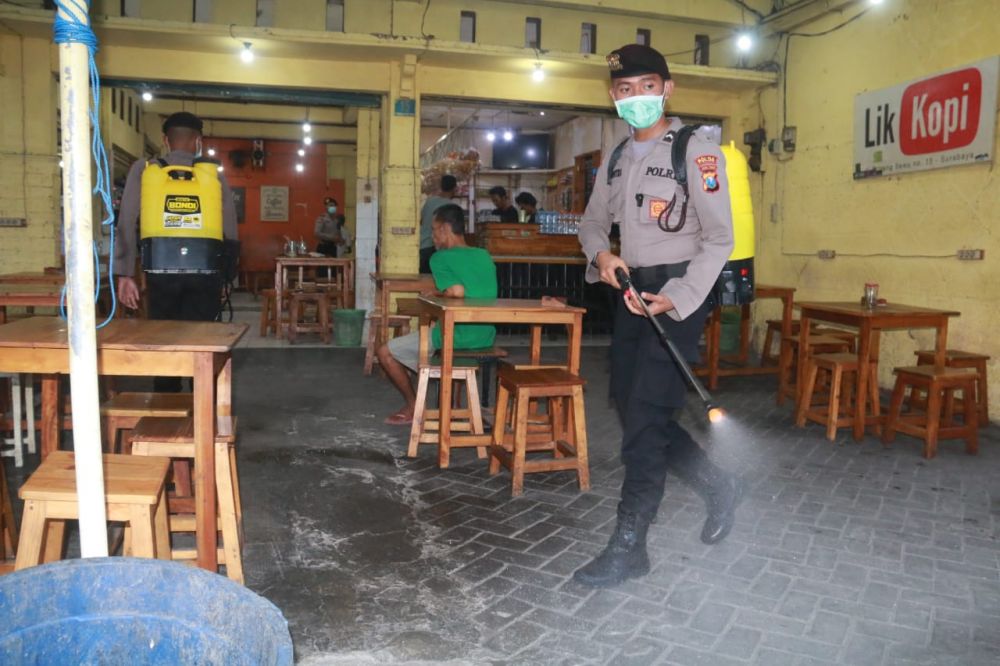 Tim Gabungan Satgas Aman Nusa II Giat Penyemprotan Desinfektan  