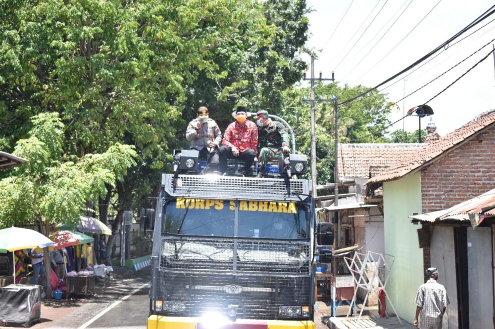 Penyemprotan Masal  Disinfektan Dari 3 Pilar Kota Pasuruan