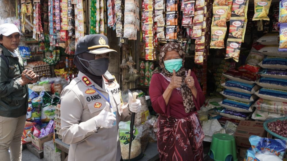 Polres Tanjung Perak Inspeksi Mendadak Di Pasar Tradisional Dan SPBU