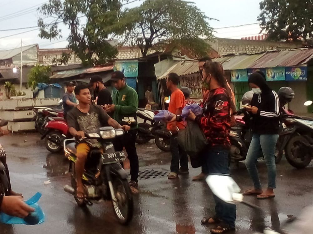 Pemuda Pancasila Ranting Kandangan Benowo Adakan Aksi Bagi Takjil