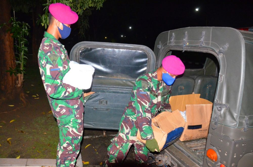 Dampak Covid-19, TD Menart 2 Marinir Sisihkan Uang Saku Untuk Berbagi