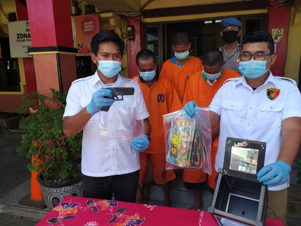 Polsek Asemrowo Tangkap Tiga Pelaku Pembobol Toko