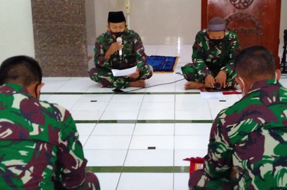 Sambut HUT Ke 75 Korps Marinir, Prajurit Marinir Dan PNS Istighosa