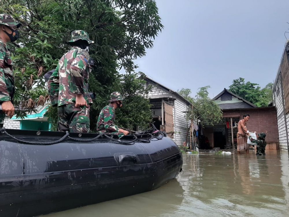 Prajurit Resimen Artileri 2 Marinir Siaga, Pasmar 2 bantu Evakuasi