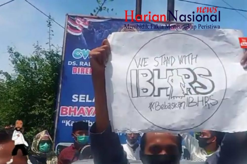 Massa FUIB Dan FPI Geruduk Polres Sampang