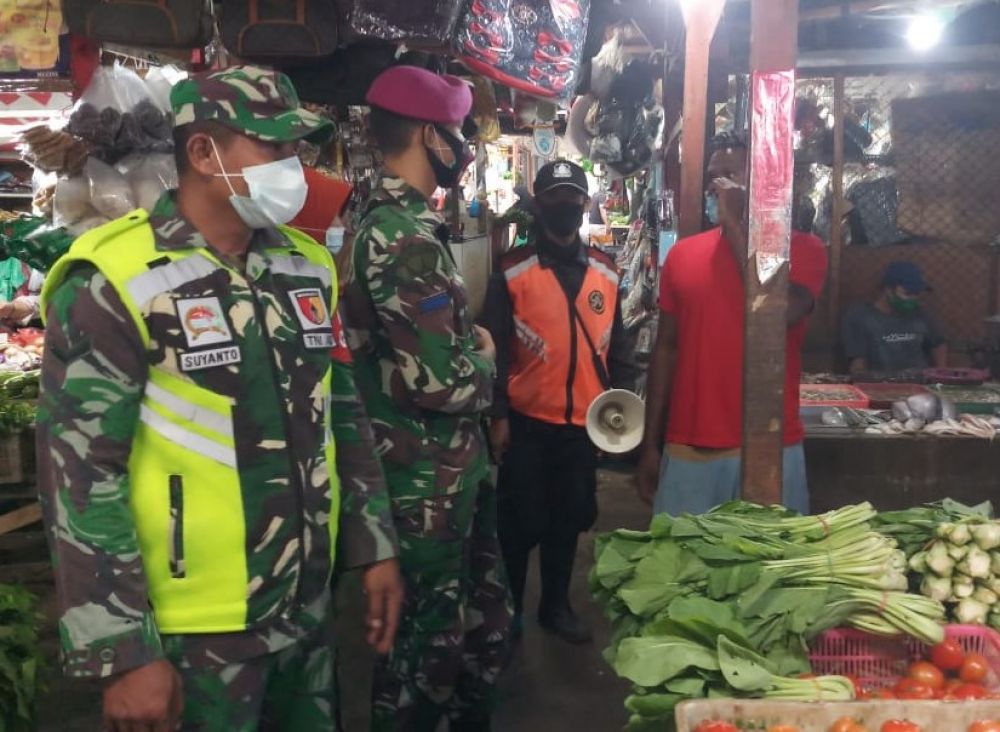 TNI Polri Laksanakan Patroli PPKM Mikro Wilayah Surabaya
