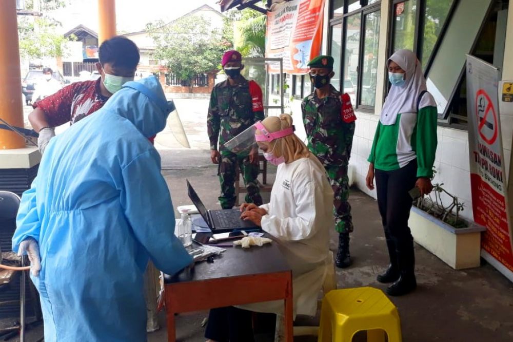 Prajurit Menart 2 Marinir Pasmar 2 Laksanakan Pengamanan PPKM Mikro