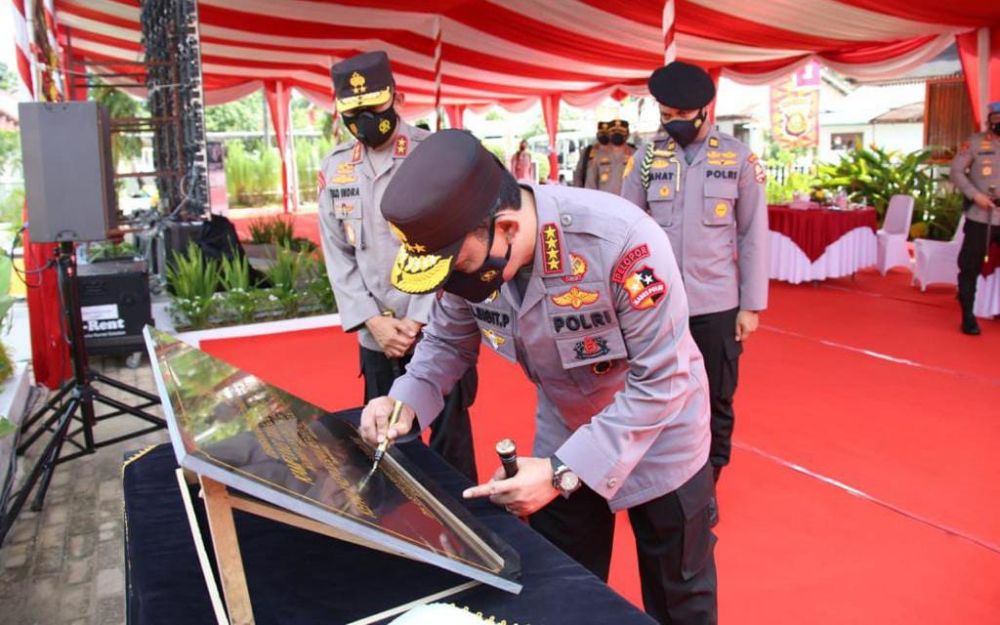 Kapolri Resmikan Kampung Tangguh dan Aplikasi Polisi Dulur Kito
