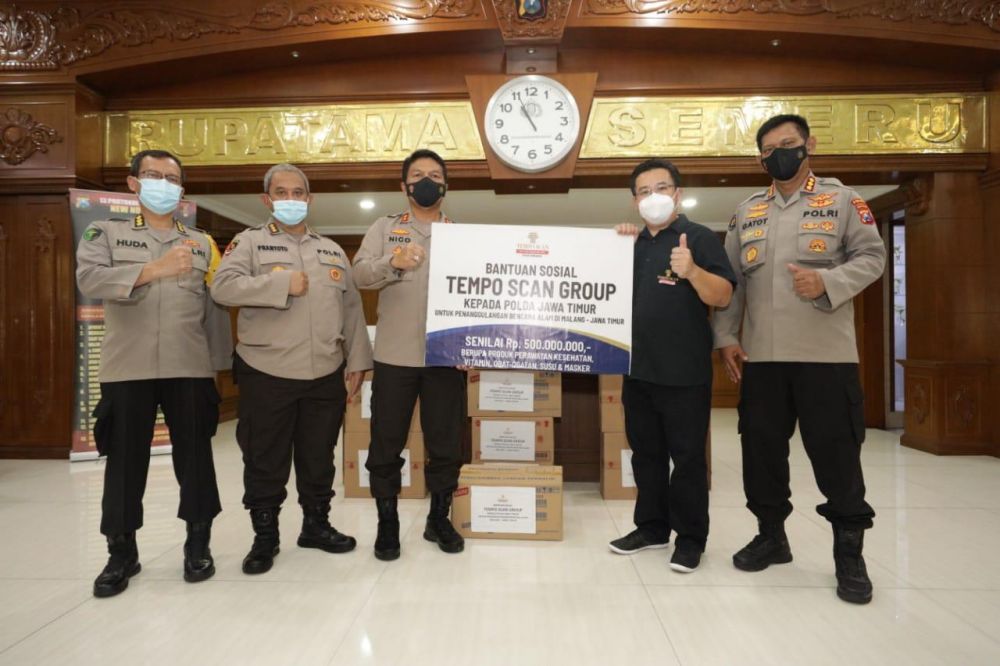 Polda Jatim Terima Bantuan Sosial Dari Tempo Scan Group 