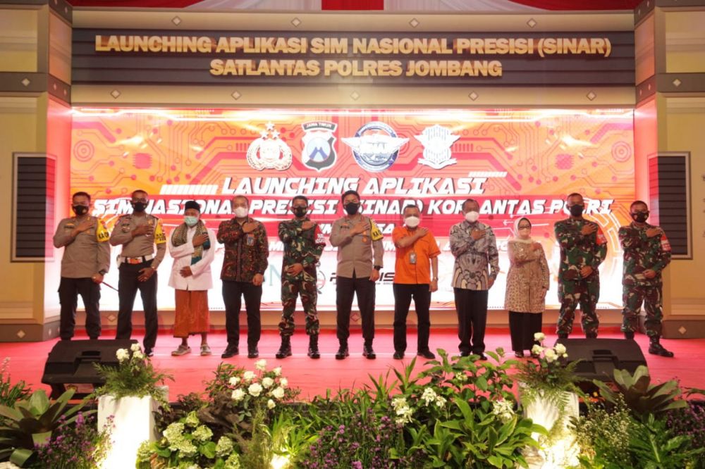 Kapolri Launching Aplikasi 'SINAR' Untuk Permudah Pembuatan Sim