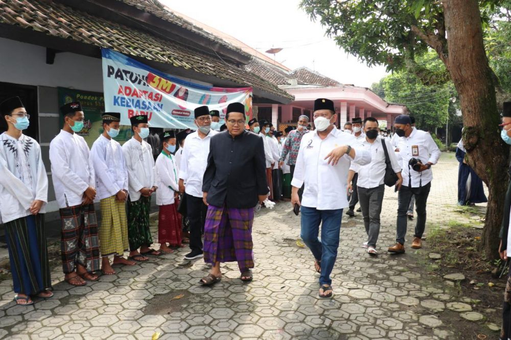 Ketua DPD RI Apresiasi PUPR Bangun MCK di Pondok Pesantren 
