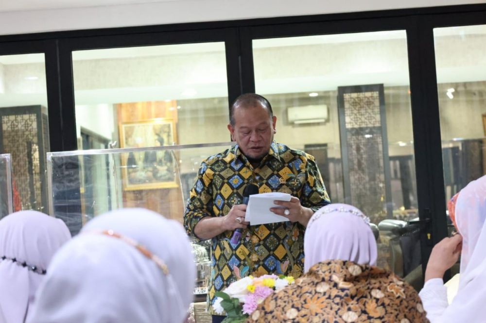 Ketua DPD RI hadir dalam acara Silaturahmi dan Buka Bersama dengan FOKUS ( Forum Komunitas Ustadzah SeDKI Jakarta) di Rumah Dinas Ketua DPD RI, Jl Denpasar Raya 21, Kuningan, Jakarta, 28/4/2021.