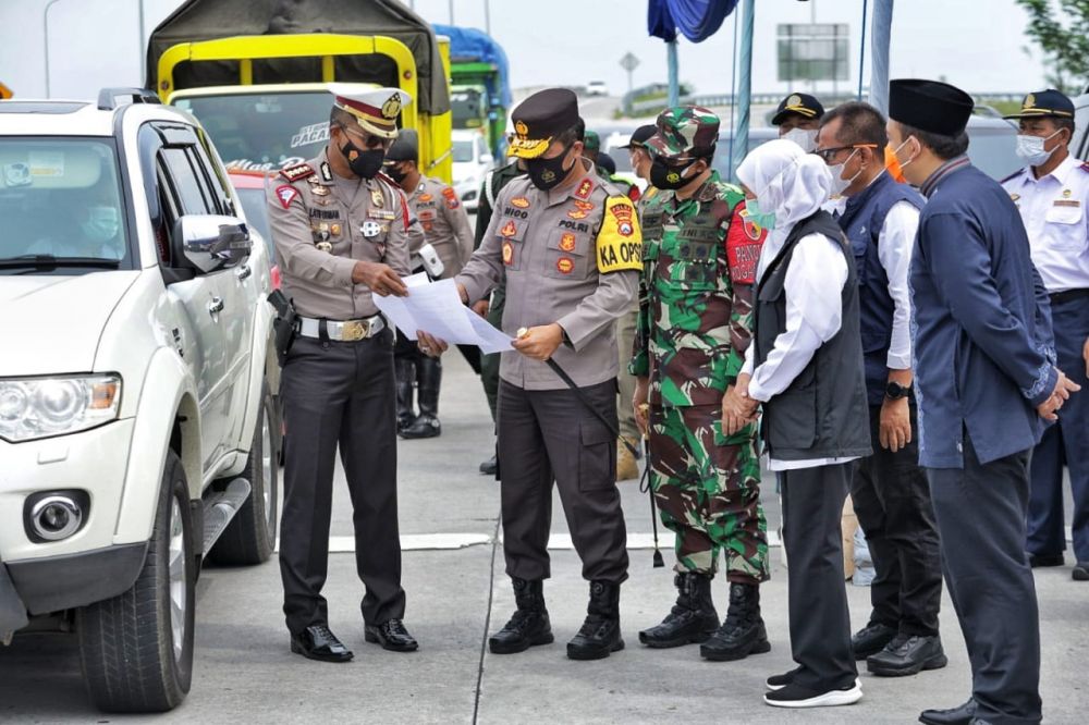 Pantau Check Point Ngawi, Kapolda Jatim Nilai Masyarakat Patuhi Aturan