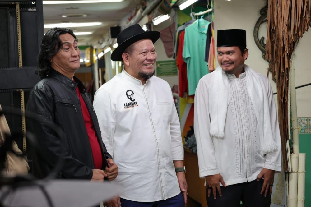 Ketua DPD RI saat mengikuti proses shooting sinetron &lsquo;Amanah Wali&rsquo; season 5 di Studio RCTI, Kebon Jeruk, Jakarta, Sabtu (8/5/2021).