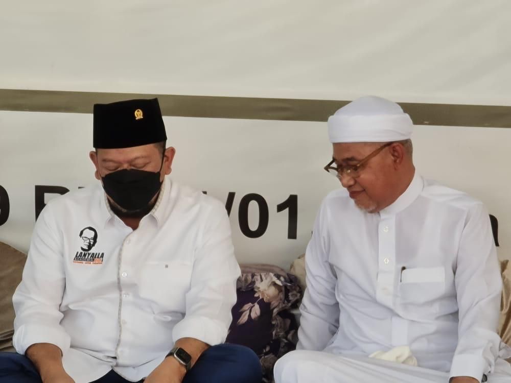 Ketua DPD RI saat saat mengunjungi Pesantren Mama Bakry Sadeng, Bogor, Minggu (9/5/2021)